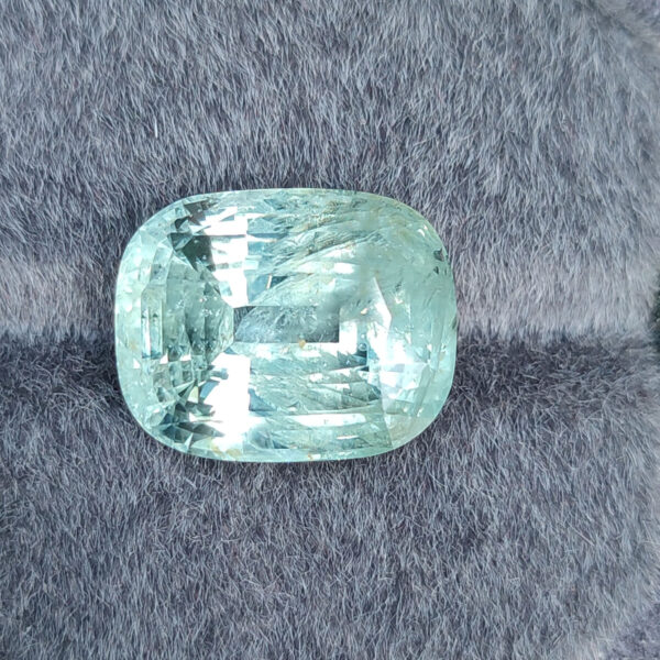 Green Sapphire 26.43 Carat # Unique Color # Mint Green # Untreated Natural Gemstone - Straight from the Miner's Hands - Sri Lanka - Image 3